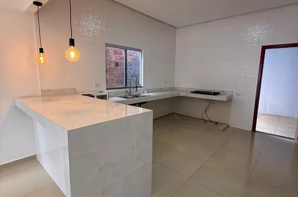 Casa para aluguel, possui 3(três) quartos, sala, cozinha, banheiro social, área de serviço, garagem e portão eletrônico, Cidade Nova I, Canaã Dos Carajás