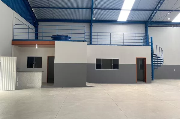 Galpão Comercial para Aluguel, mesanimo com 2 salas de escritório, 2 banheiros - Bairro Beira Rio, Parauapebas