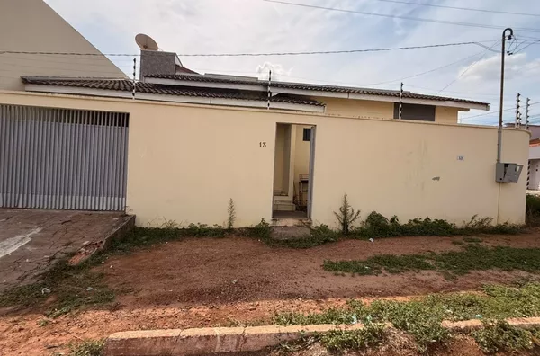 Casa para aluguel, 3 quartos sendo 1 suíte, garagem coberta 2 vagas. Valor acessível. - Foto 1