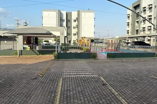 Apartamento Duplex Mobiliado – Residencial Castanheira em Parauapebas - Pará.  Apartamento completo, com três quartos (sendo um suíte), todos com ar-condicionado e guarda-roupas. Cozinha, sala, lavanderia, banheiros com armários e área gourmet com churras