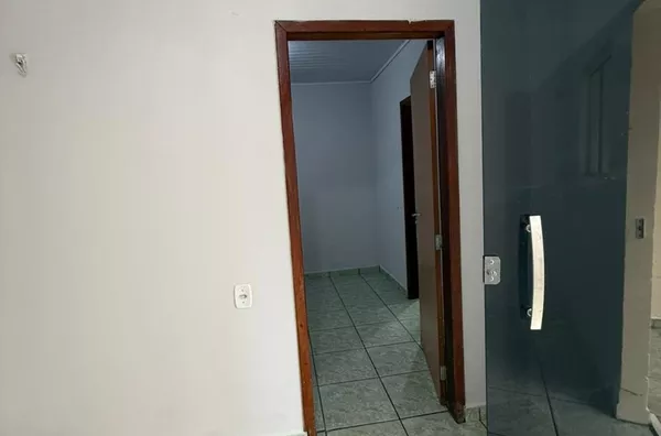 Kitinete/Conjugado para locação, composta por 1 suíte com banheiro privativo, sala integrada e área de serviço. Ideal para quem busca praticidade e conforto. Localizada no bairro Ouro Preto, em Canaã dos Carajás - Pará