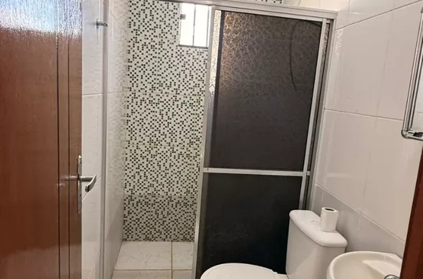 Casa para aluguel, 3 quartos sendo 1 suíte, garagem coberta 2 vagas. Valor acessível. - Foto 11