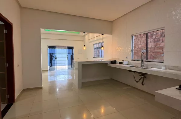 Casa para aluguel, possui 3(três) quartos, sala, cozinha, banheiro social, área de serviço, garagem e portão eletrônico, Cidade Nova I, Canaã Dos Carajás