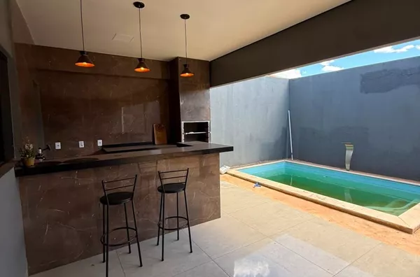 CASA COM PISCINA DISPONÍVEL PARA ALUGUEL. Dispõe de 3 (três) quartos sendo 1 (uma) suíte, sala ampla, cozinha,  Vale Dos Sonhos III, Canaã Dos Carajás