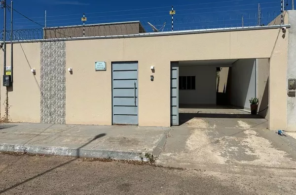 CASA DISPONÍVEL PARA VENDA, 03(três) quartos sendo 01 (uma) suíte, sala, cozinha, portão eletrônico, cerca elétrica, Flor De Liz I, Canaã Dos Carajás