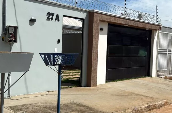 CASA COM PISCINA DISPONÍVEL PARA ALUGUEL. Dispõe de 3 (três) quartos sendo 1(uma) suíte, localizada no bairro Park Carajás, Canaã dos Carajás - Pará