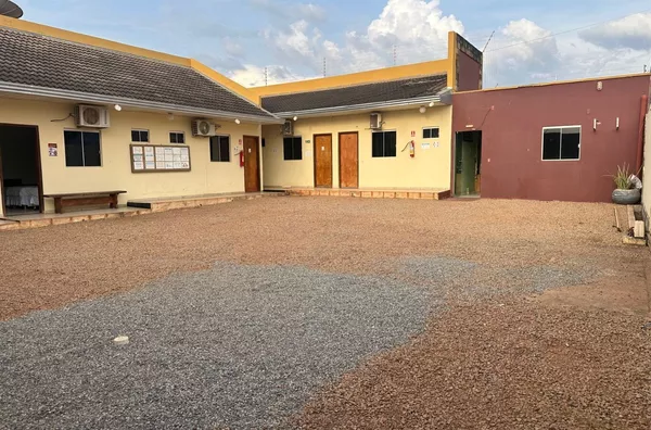 Hottel, possui 16 apartamentos,  todos com ar-condicionado, tv, frigobar, armário e cama, Vale Dos Carajás, Canaã Dos Carajás