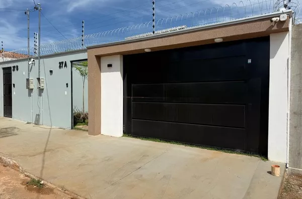 CASA COM PISCINA DISPONÍVEL PARA ALUGUEL. Dispõe de 3 (três) quartos sendo 1(uma) suíte, localizada no bairro Park Carajás, Canaã dos Carajás - Pará