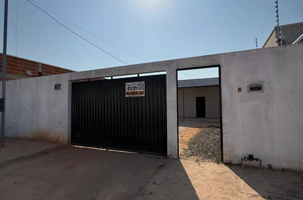 Casa disponível para locação no bairro Novo Horizonte II, composta por 03(três) quartos sendo 01(uma) suíte, sala de estar, cozinha e banheiro social, ideal para quem busca conforto e praticidade em uma localização tranquila e de fácil acesso.