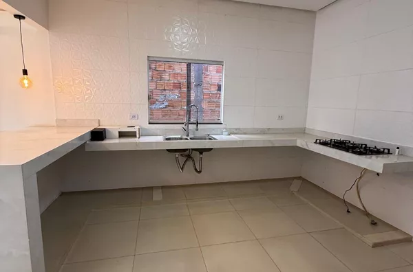 Casa para aluguel, possui 3(três) quartos, sala, cozinha, banheiro social, área de serviço, garagem e portão eletrônico, Cidade Nova I, Canaã Dos Carajás