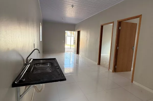 Casa disponível para locação no bairro Novo Horizonte II, composta por 03(três) quartos sendo 01(uma) suíte, sala de estar, cozinha e banheiro social, ideal para quem busca conforto e praticidade em uma localização tranquila e de fácil acesso.