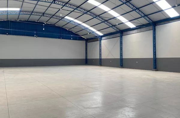 Galpão Comercial para Aluguel, mesanimo com 2 salas de escritório, 2 banheiros - Bairro Beira Rio, Parauapebas