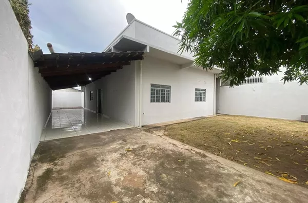 Casa disponivel à venda, possui 03 quartos sendo 01 suíte, sala ampla, cozinha, banheiro social area de serviço, garagem para 04 carros, Jardim América, Canaã Dos Carajás