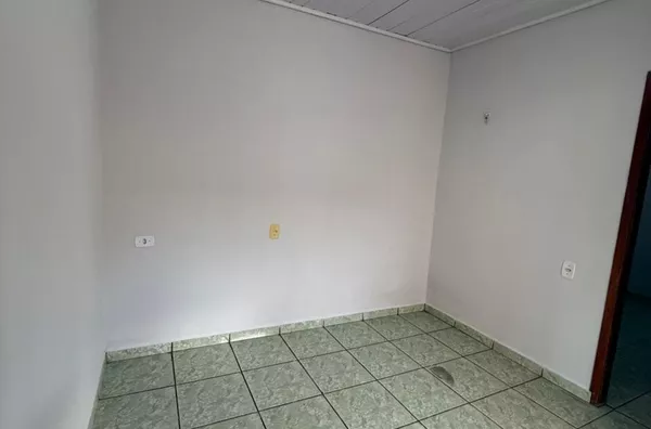Kitinete/Conjugado para locação, composta por 1 suíte com banheiro privativo, sala integrada e área de serviço. Ideal para quem busca praticidade e conforto. Localizada no bairro Ouro Preto, em Canaã dos Carajás - Pará