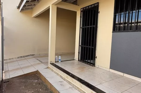 Casa para aluguel, 3 quartos sendo 1 suíte, garagem coberta 2 vagas. Valor acessível. - Foto 2