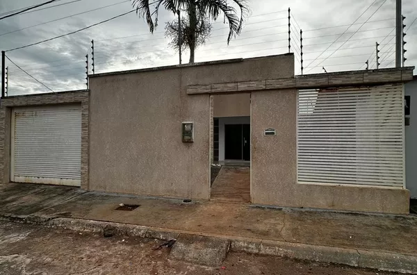 Casa para aluguel, 03 quartos sendo 01 Suíte, Sala, Cozinha, Jardim de Inverno, Banheiro Social, Área de Serviço, Localizada na Vila Planalto, Canaã Dos Carajás