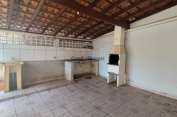 CA2518- Casa para locação no Centro de Assis