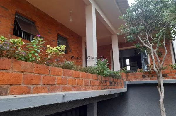 CA2301- Casa para venda no Centro de Assis