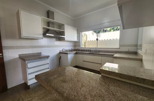 CA1795 - Casa à venda no Centro de Assis