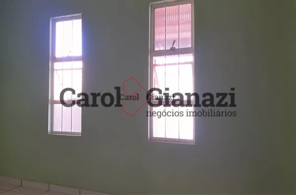 CA84- CASA A VENDA NA VILA CENTRAL