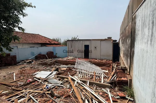 TE1533 - Terreno à Venda no Centro em Assis