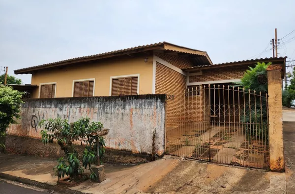 CA1024 - Casa à Venda na Vila São Jorge em Assis