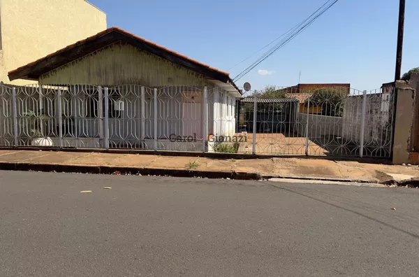 TE1487 - Terreno com Casa Mista à Venda na Vila Central em Assis