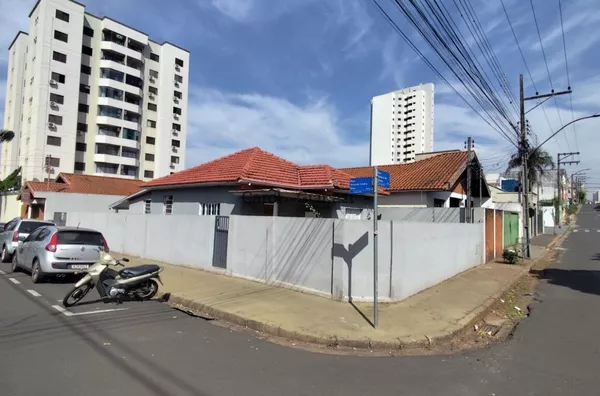 CA3155- Casa para locação no Centro de Assis