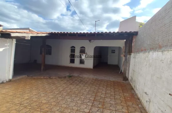 CA2518- Casa para locação no Centro de Assis