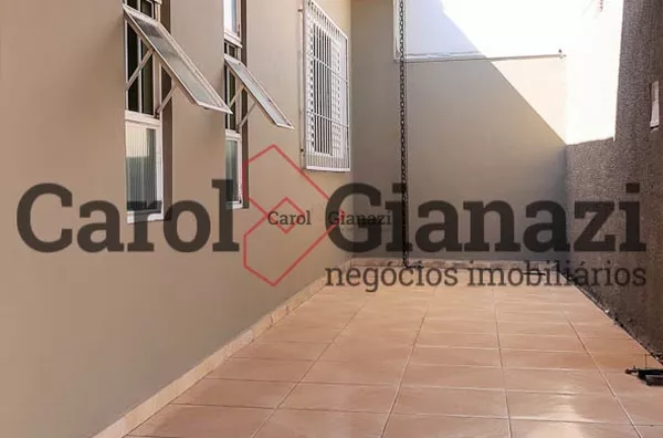 CA84- CASA A VENDA NA VILA CENTRAL