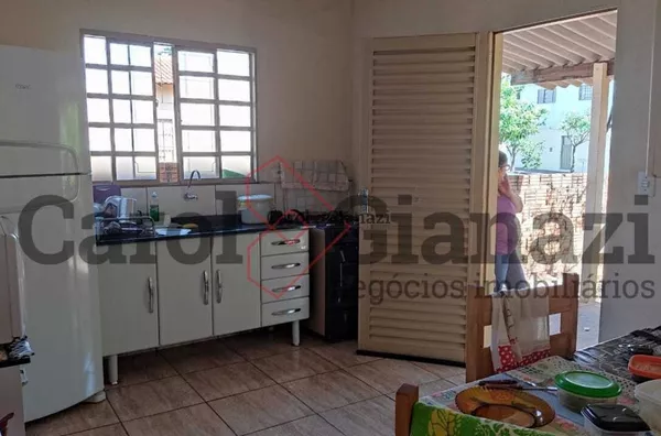 CA647 - CASA A VENDA NO CENTRO