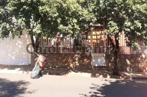 CA113 - CASA A VENDA NO CENTRO 