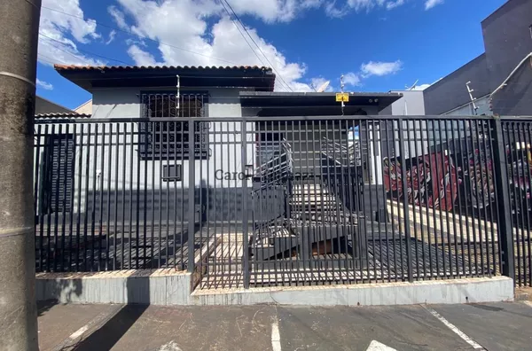 PR2288- Prédio Comercial de 3 andares para locação no Centro de Assis