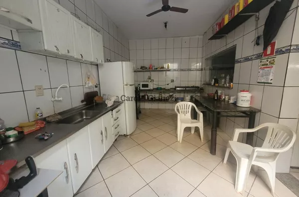PR2184- Prédio comercial com edícula e Casa para venda no Parque Universitário em Assis