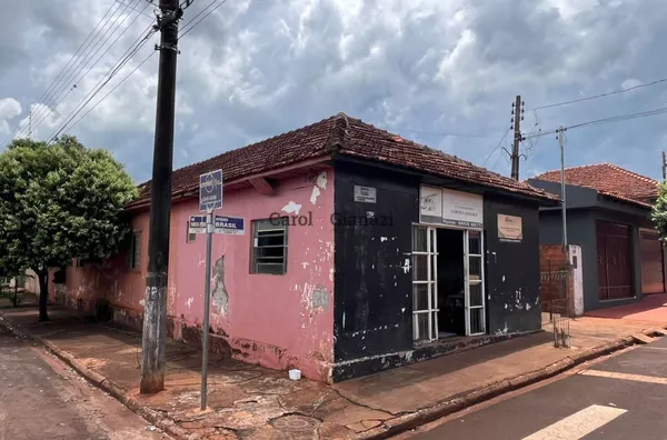 SA1845- Casa com ponto comercial térrea para venda no centro de Florínea