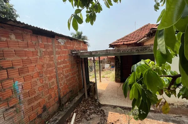 TE1549 - Terreno com casa à Venda no San Fernando Valley em Assis