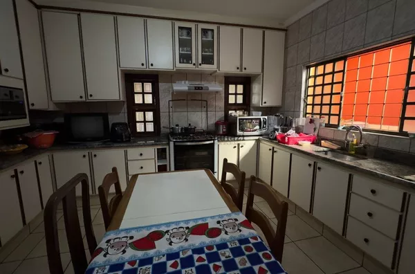 AP1904- Quarto para locação na vila tênis clube em assis