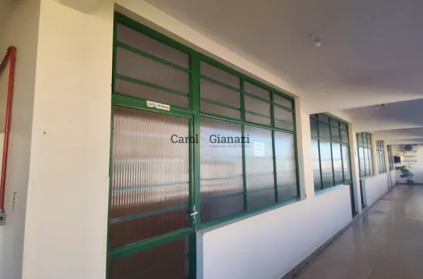 SA1854- Sala comercial em andar para venda no Centro de Assis