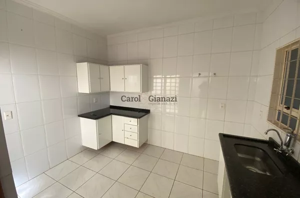 CA2006- Casa para venda no Centro de Assis