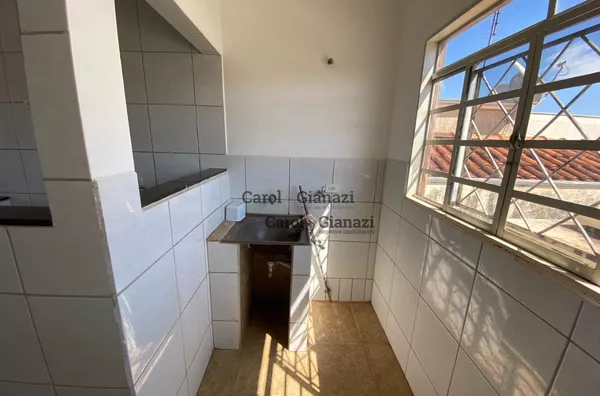 SO807 - SOBRADO COM PONTO COMERCIAL A VENDA