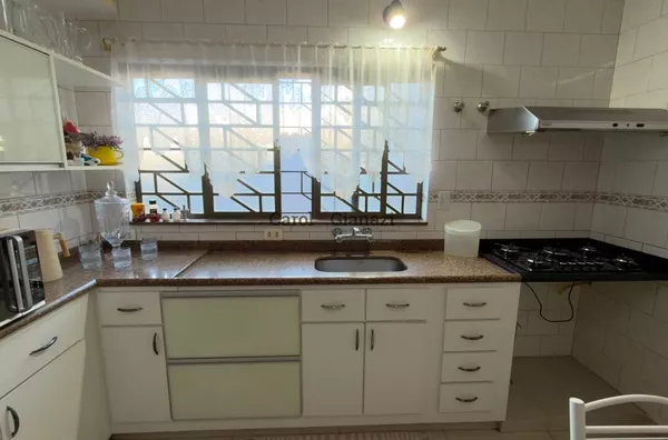CA3036-Casa de Alto Padrão com Piscina e Estúdio Comercial à Venda – Conjunto Habitacional Irmã Catarina