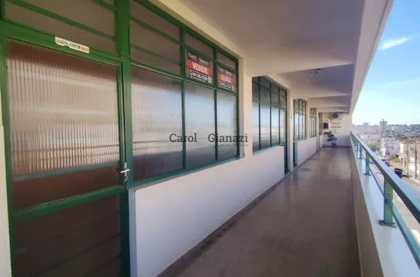 SA1854- Sala comercial em andar para venda no Centro de Assis