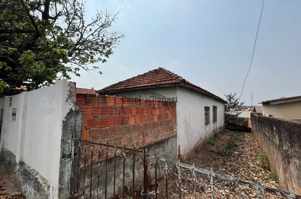 TE1549 - Terreno com casa à Venda no San Fernando Valley em Assis