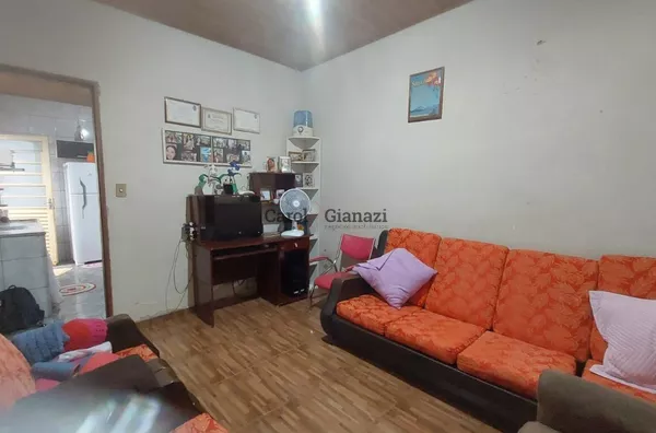 CA1542 - Casa à Venda na Vila Progresso em Assis