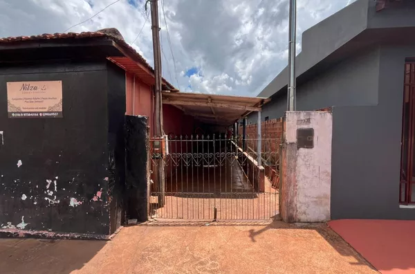 SA1845- Casa com ponto comercial térrea para venda no centro de Florínea
