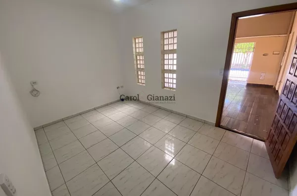 CA2243- Casa para locação no Parque Universitário em Assis