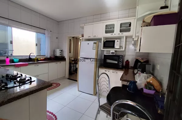 CA1643 - Casa à Venda no Centro de Assis 