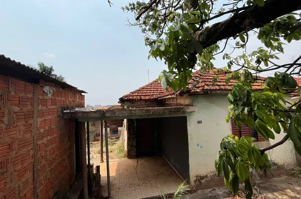 TE1549 - Terreno com casa à Venda no San Fernando Valley em Assis