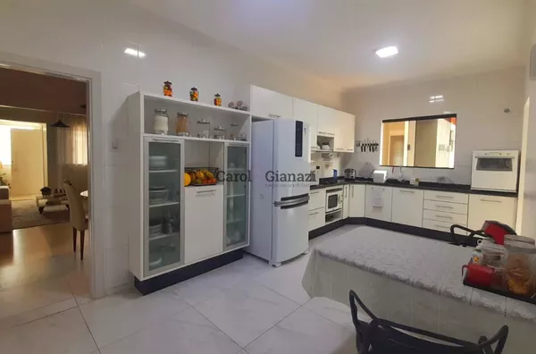 CA2119- Casa para venda no Centro em Assis