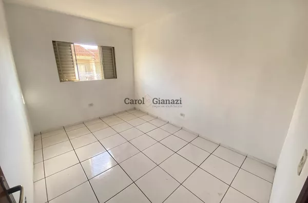 SO2302- Sobrado para locação próximo à Avenida Dom Antônio em Assis